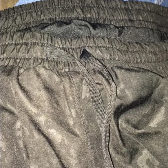 Old Navy dolphin hem shorts - Picture 7 of 8